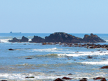 長崎海岸・寶滿岩